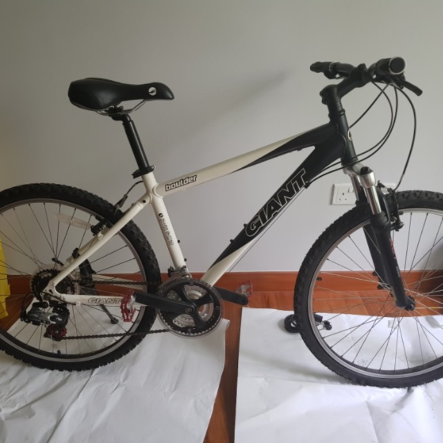 Giant Boulder MTB 21 speed Shimano gear suntour xct v2 front suspension