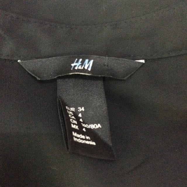 H&M longsleeves (Category: Longsleeves) located in Quezon City. Submitted by lorgeeee (Listing ID 132354829, Image 2). Description: Used once, in a good condition. Best fits small- medium frames.