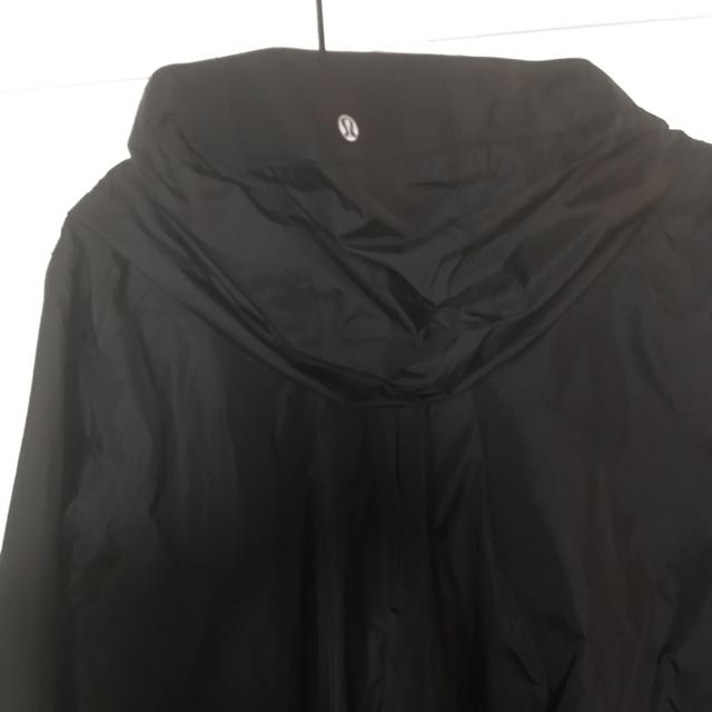 Lululemon Rain Haven Jacket in Black Size 6 Women s Fashion