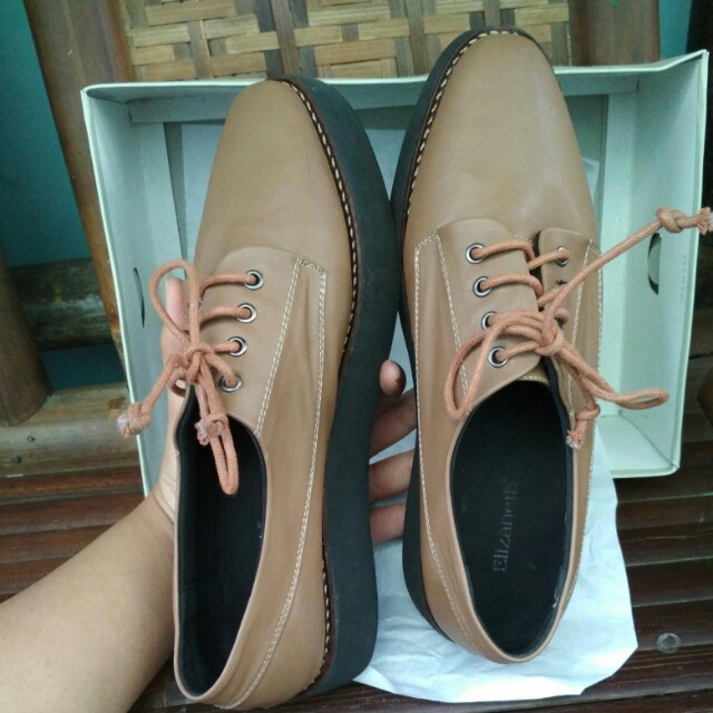 Sepatu Elizabeth Women S Fashion Women S Shoes On Carousell