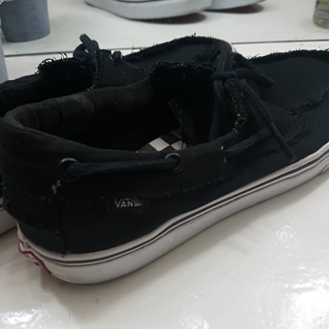 vans boat shoes black