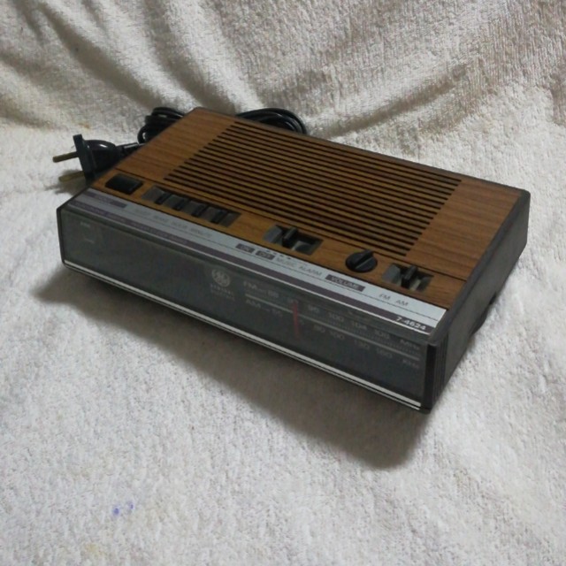 Vintage GE Wood Grain Alarm Clock, Everything Else, Others on Carousell