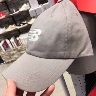 商品：nb老帽 價錢：500 狀況：全新  備著：店到店 輔仁 松山捷運可面交   喜歡可私訊