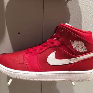 商品：AJ1 尺寸:us7.5-12 價錢：3100 原價:3900 狀況：全新  備著：店到店 輔仁 松山捷運可面交   喜歡可私訊