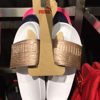 商品：PUMA拖鞋 尺寸:US5-12 價錢：880 狀況：全新  備著：店到店 輔仁 松山捷運可面交   喜歡可私訊