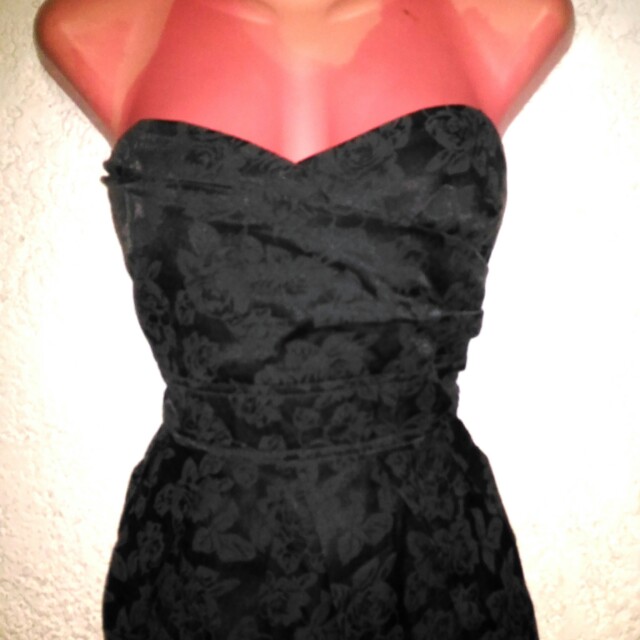 Black Tube Dress (Category: Dresses) located in Kabankalan. Submitted by Trixnue (Listing ID 132613097, Image 2). Description: Very Good Condition ❤Pm me for offers. ❤Feel free to message me if you have any questions about the item/s #postforstarbucks #99sale.