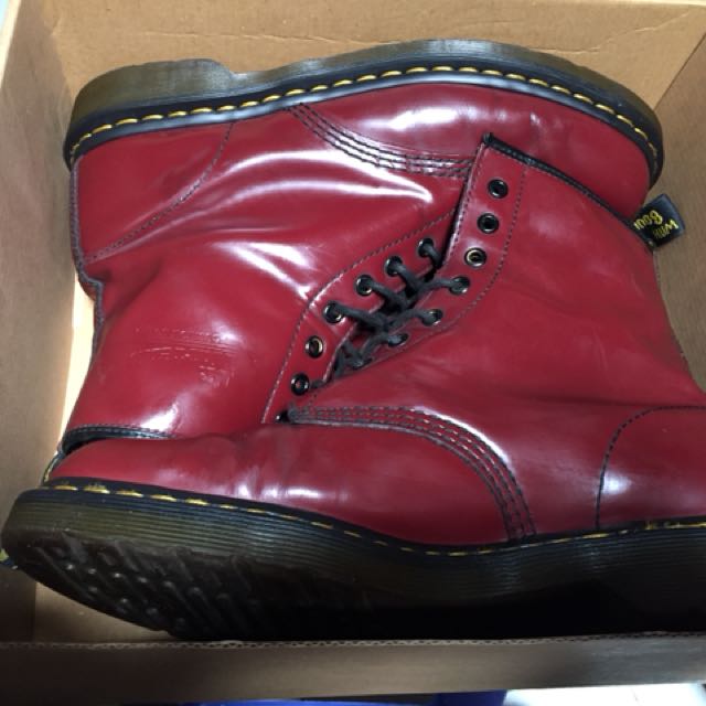 Drmartens 1460 Original 8 Hole Mit Docmart Dokmar Fesyen Pria Sepatu Di Carousell