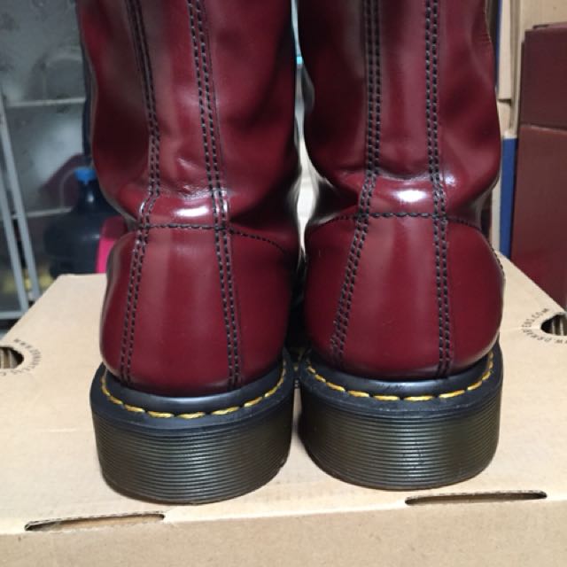 Drmartens 1460 Original 8 Hole Mit Docmart Dokmar Fesyen Pria Sepatu Di Carousell