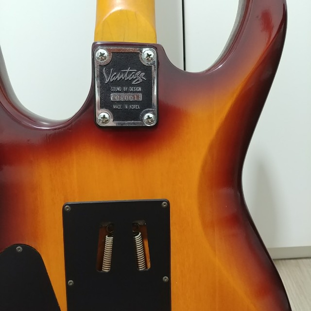 Vantage 118T Electric Guitar with bag, Hobbies & Toys, Music & Media