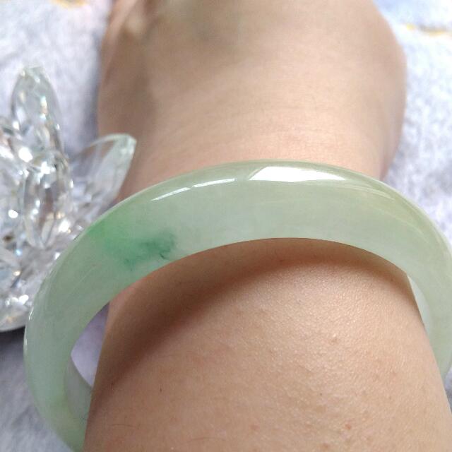 light green jade bangle