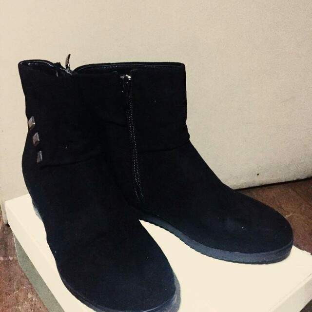 Footwear, Boots on Carousell