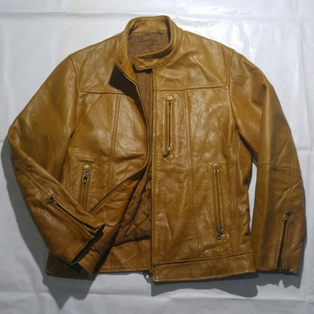 jaket kulit uniqlo Fesyen Pria Pakaian di Carousell