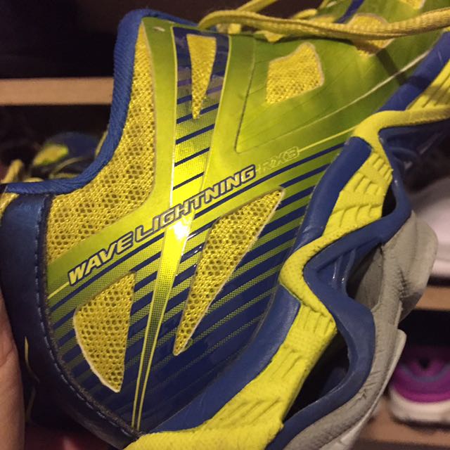 Mizuno wave wave lightning RX3 court shoes