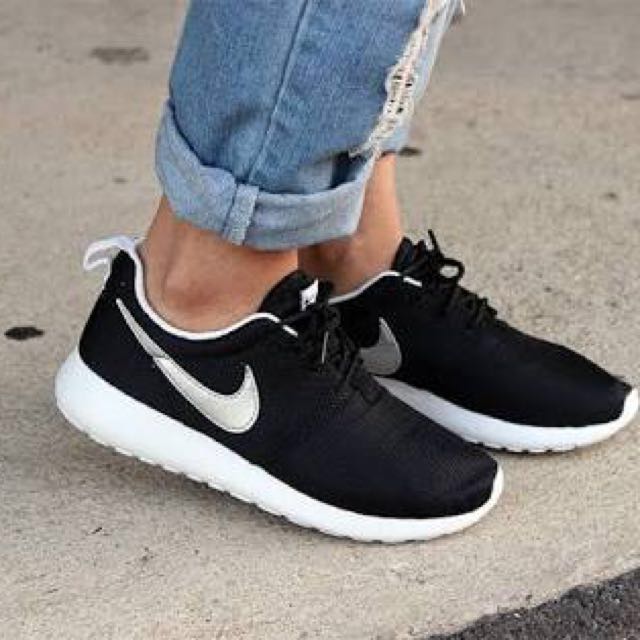 sepatu nike roshe run