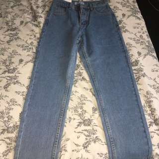 High Waisted Mom-Jeans