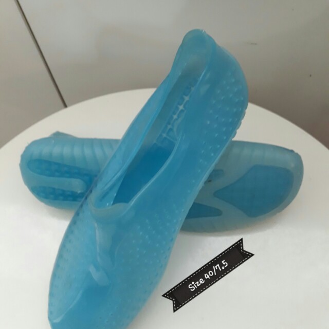 Clear hot sale aqua shoes