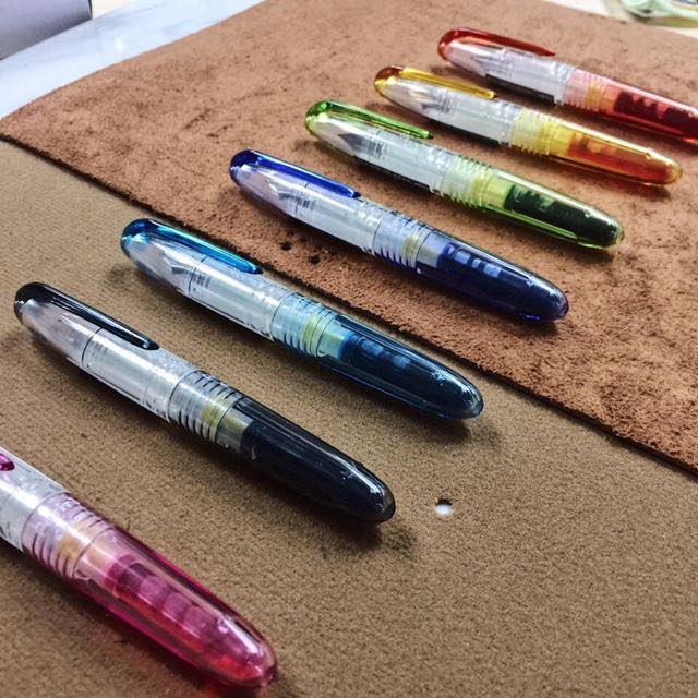 Pilot Petit Fountain Pen (Category: Stationery & School Supplies) located in Pasay City. Submitted by stuffz.ph (Listing ID 132938546, Image 2). Description: Available colors: Black, Green, Red, Orange .