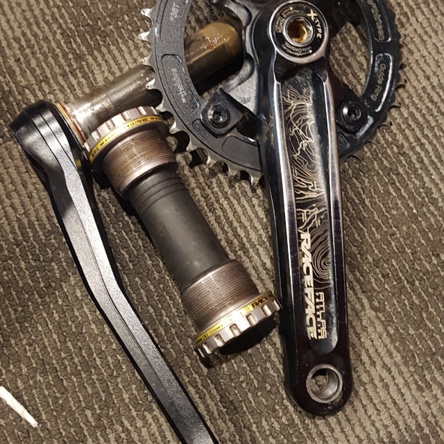 Raceface Atlas Crankset, Sports Equipment, Bicycles  Parts, Bicycles on  Carousell