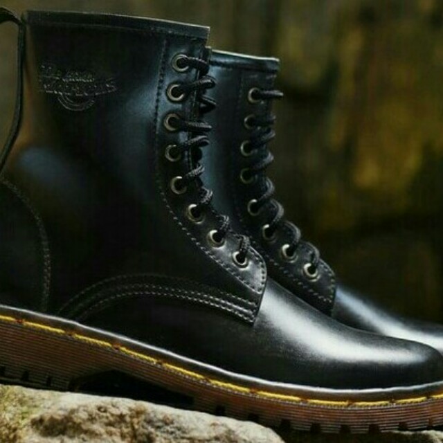 Sepatu Boots Docmart Dr Martens Pria Wanita 8 Lubang Hole Kulit Olshop Fashion Olshop Pria Di Carousell