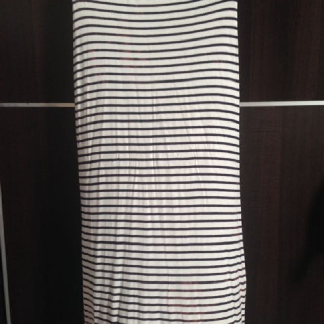 Slim fit Maxi Skirt, Women's Fashion, Bottoms, Skirts on Carousell