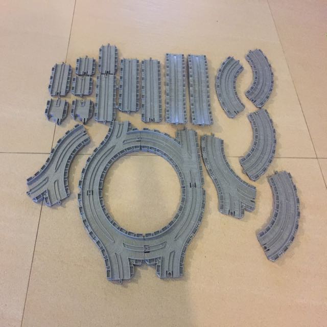 Thomas the train best sale grey plastic tracks