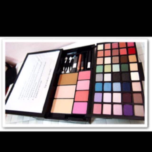 Victoria Secret Backstage Bombshell Makeup Kit, Beauty & Personal Care ...