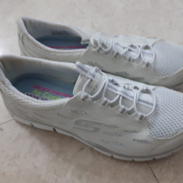 Brand New Skechers Air Cooled Memory 