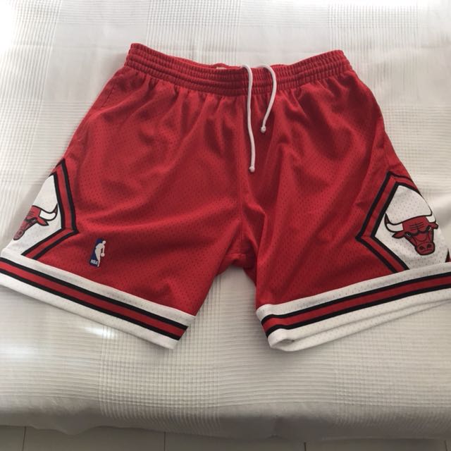 chicago bulls shorts mitchell and ness