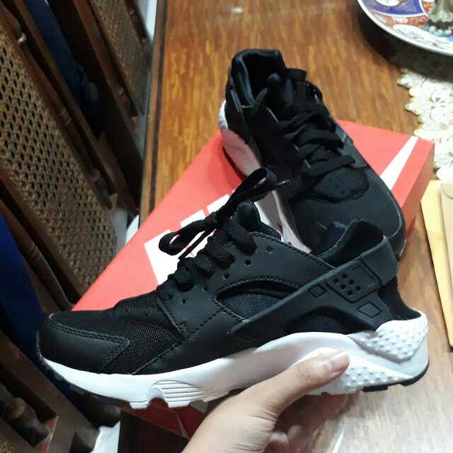 nike huarache black 5.5 nike huarache black 5.5