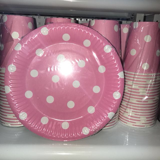 pink and blue paper plates