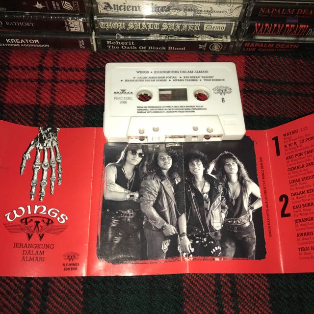 Wings Jerangkung Dalam Almari 1stpress Kaset Music Media Cd S Dvd S Other Media On Carousell Bebas kan sensasi mu dengan musik. wings jerangkung dalam almari 1stpress kaset