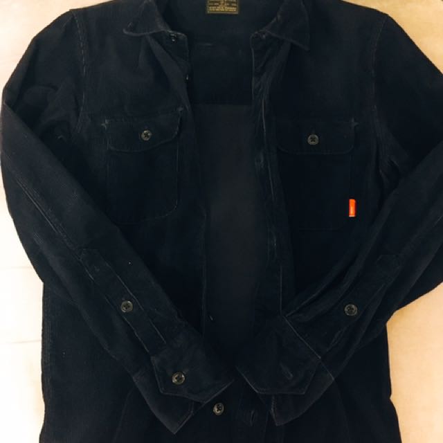 Wtaps jacket （分類：外套及戶外衣服）位於 Hong Kong。 由 aaawu 提交（商品編號 133044304，圖片 2）。簡介： Wtaps 品牌 外套 購於東京涉浴wtaps Size 1 新舊如圖 有9成新 材質： 登心絨 因肥了 所以出售。