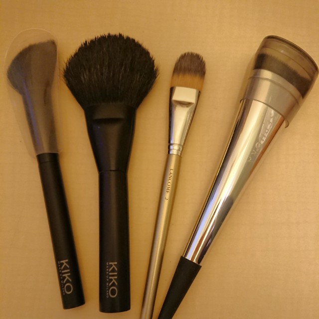 Assorted Brushes （分類：化妝品）位於 Hong Kong。 由 missylam 提交（商品編號 133325787，圖片 2）。簡介： Assorted brushes of 8 New n used all cleaned Brands Including Sephora, Lamcome, Kiko, Urban Decay, & other stories and eSpoir. By mail only, 只限郵寄。。