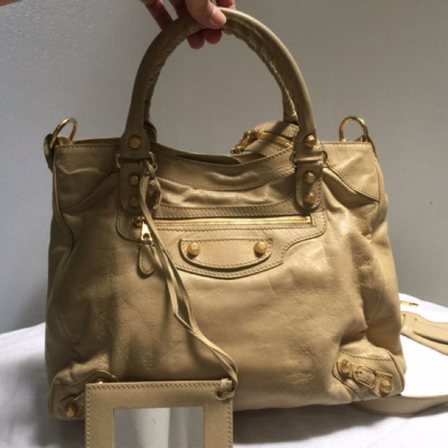 Balenciaga Velo (Category: Luxury Bags & Wallets) located in Quezon City. Submitted by monmarcha30 (Listing ID 133326605, Image 2). Description: Authentic Balenciaga Velo Bought in Singapore original price 85K. Comes with dustbag and care card. .