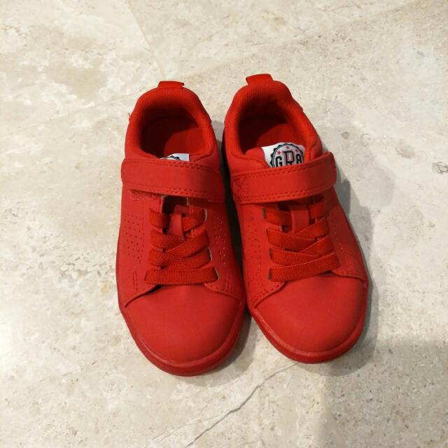 boys red trainers