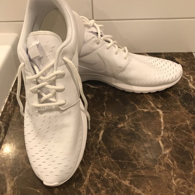 white leather roshe