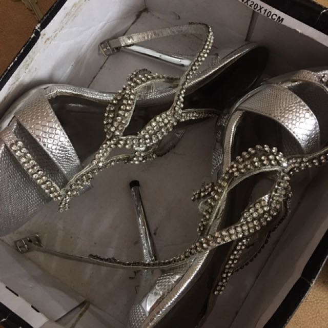 People r people shoes (Category: Loafers) located in Manila. Submitted by chiney (Listing ID 133355394, Image 1). Description: Once used.see the box.