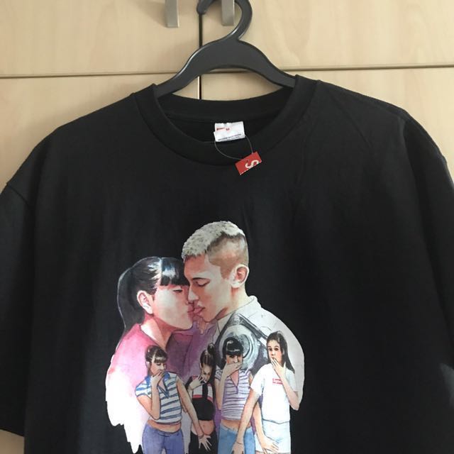 Supreme kiss deals t shirt