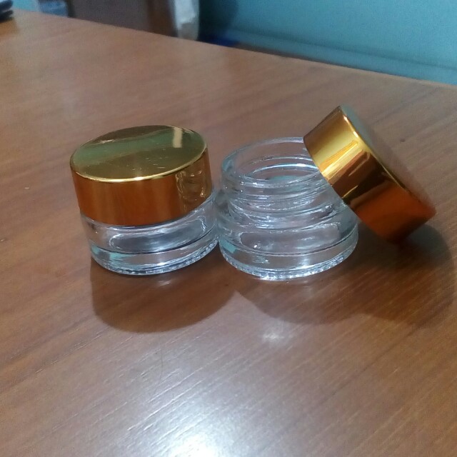 10 mL Travel Size Glass Jars (Category: Vision Care) located in Famy. Submitted by nautical_nymph (Listing ID 133526303, Image 1). Description: Selling these convenient 10 mL travel sized glass jars perfect for storing toiletries, DIY lipbalms and cosmetics. Classy gold cap and a clear body. Only 35 PHP. Price can be dropped to 30 PHP is ordering 50 or more..