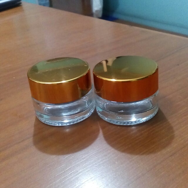 10 mL Travel Size Glass Jars (Category: Vision Care) located in Famy. Submitted by nautical_nymph (Listing ID 133526303, Image 2). Description: Selling these convenient 10 mL travel sized glass jars perfect for storing toiletries, DIY lipbalms and cosmetics. Classy gold cap and a clear body. Only 35 PHP. Price can be dropped to 30 PHP is ordering 50 or more..