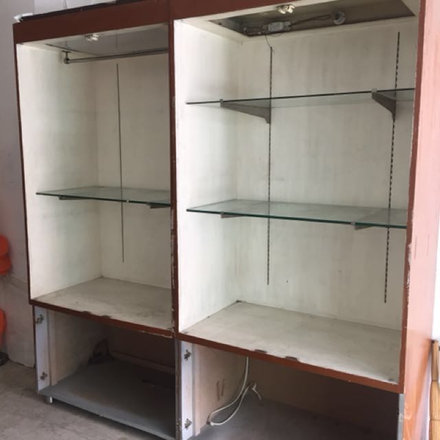 2pcs Secondhand Display Cabinet W Glass Divider In Angeles