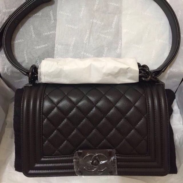 Chanel boy hotsell so black caviar
