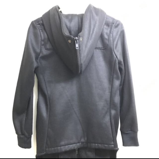Initial Jacket （分類：外套及戶外衣服）位於 Hong Kong。 由 ilovenc 提交（商品編號 133414087，圖片 4）。簡介： Initial size one。