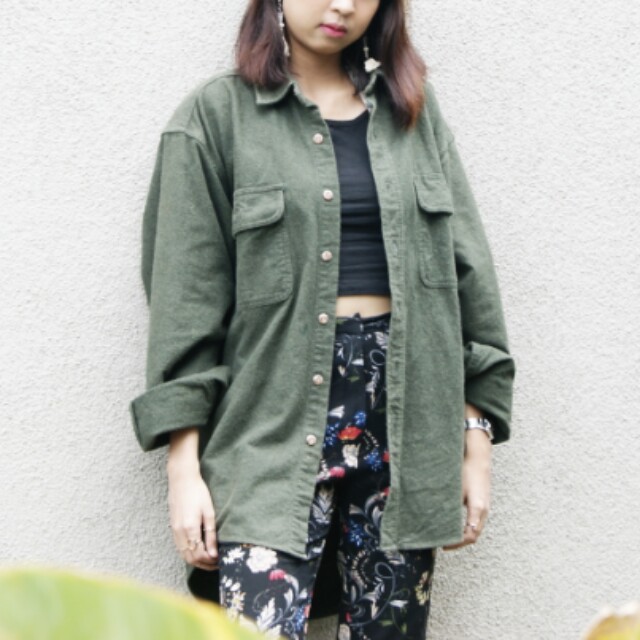 Kemeja Oversize Army Fesyen Wanita Pakaian Wanita Di Carousell