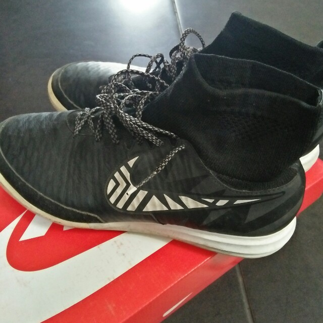 Mini Soccer No 42 Baru Pake Sekali Fesyen Pria Sepatu Di Carousell
