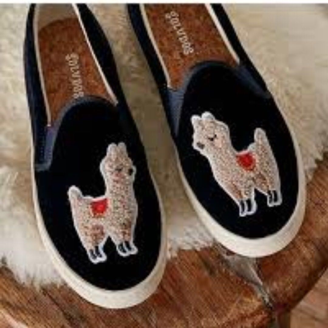 Velvet llama sneaker top