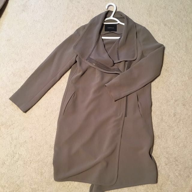 Aritzia Babaton Cormac Coat size XS Women s Fashion Clothes on Carousell