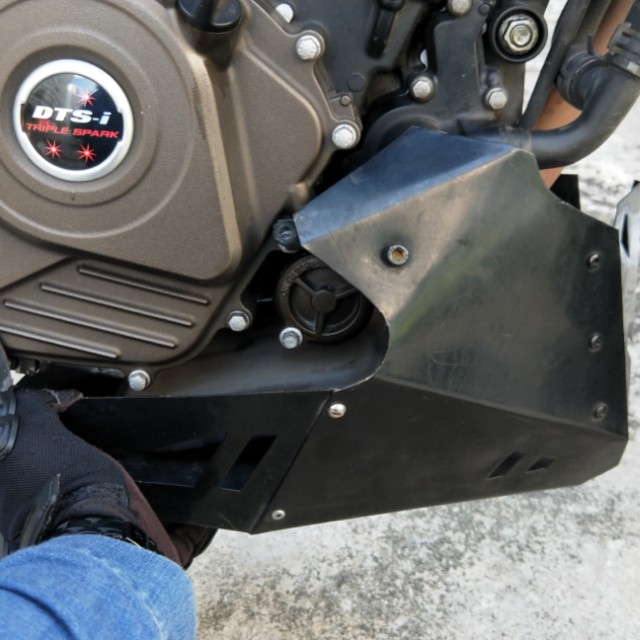 Bajaj pulsar shop belly pan