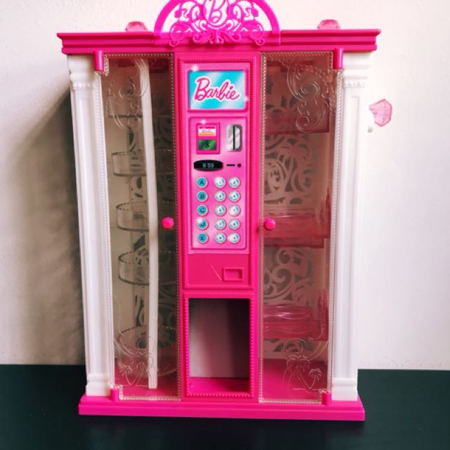 Barbie's shoe closet deals