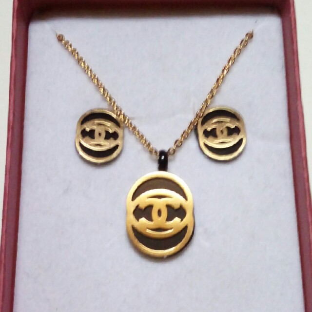 Chanel Black Onyx Necklace Earrings Set Luxury Accessories On Chanel Black Onyx Necklace Earrings Set Luxury Accessories On Carou